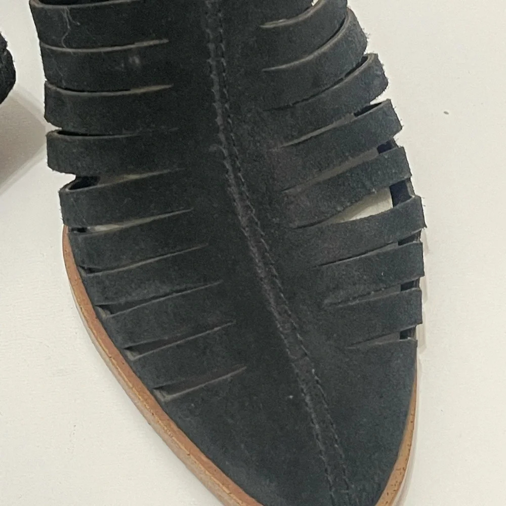 1.State Women's Black Pointed Strappy Ankle Bootie Suede Shoes blocked heel sz 6 - Picture 4 of 16